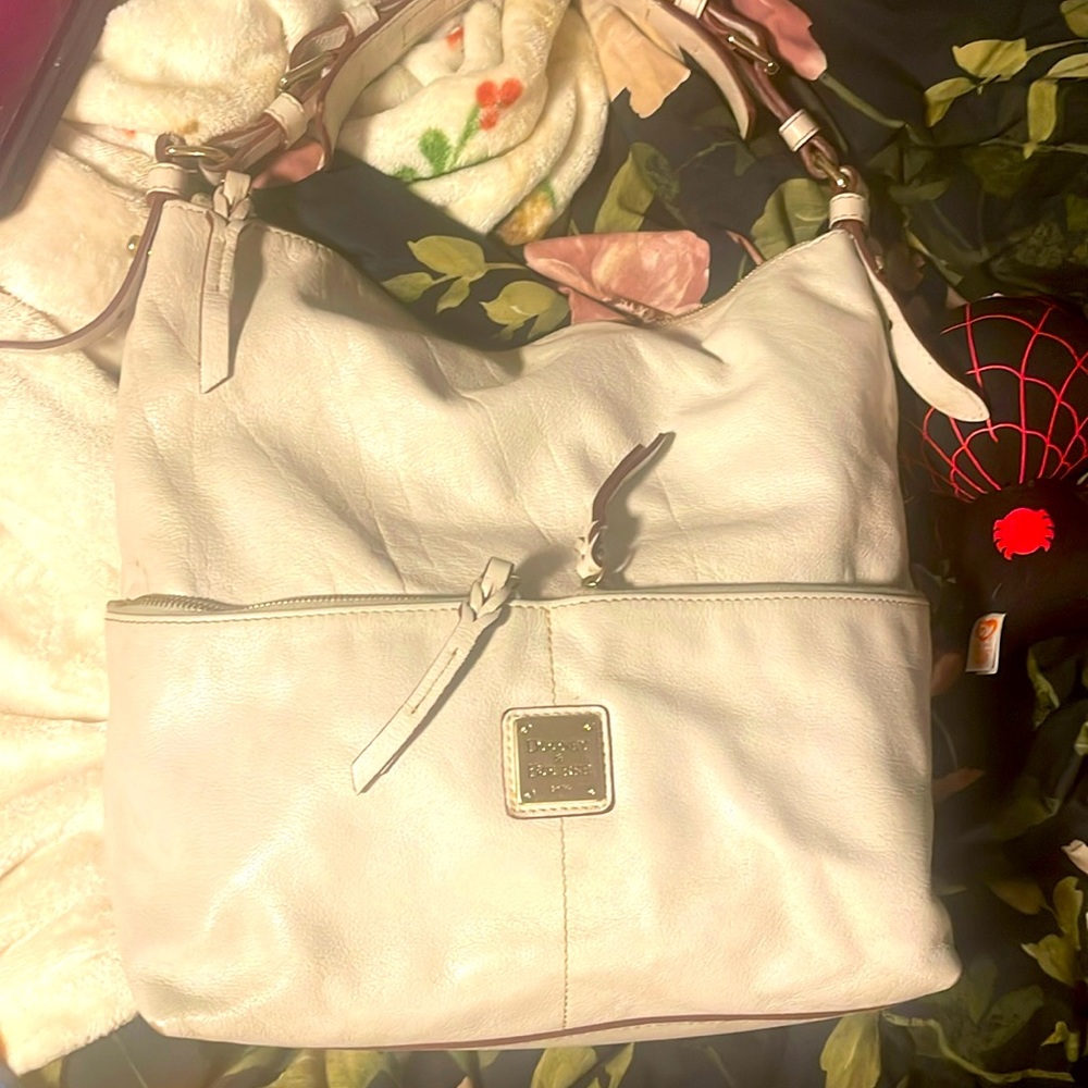 Dooney and bourke crème leather purse